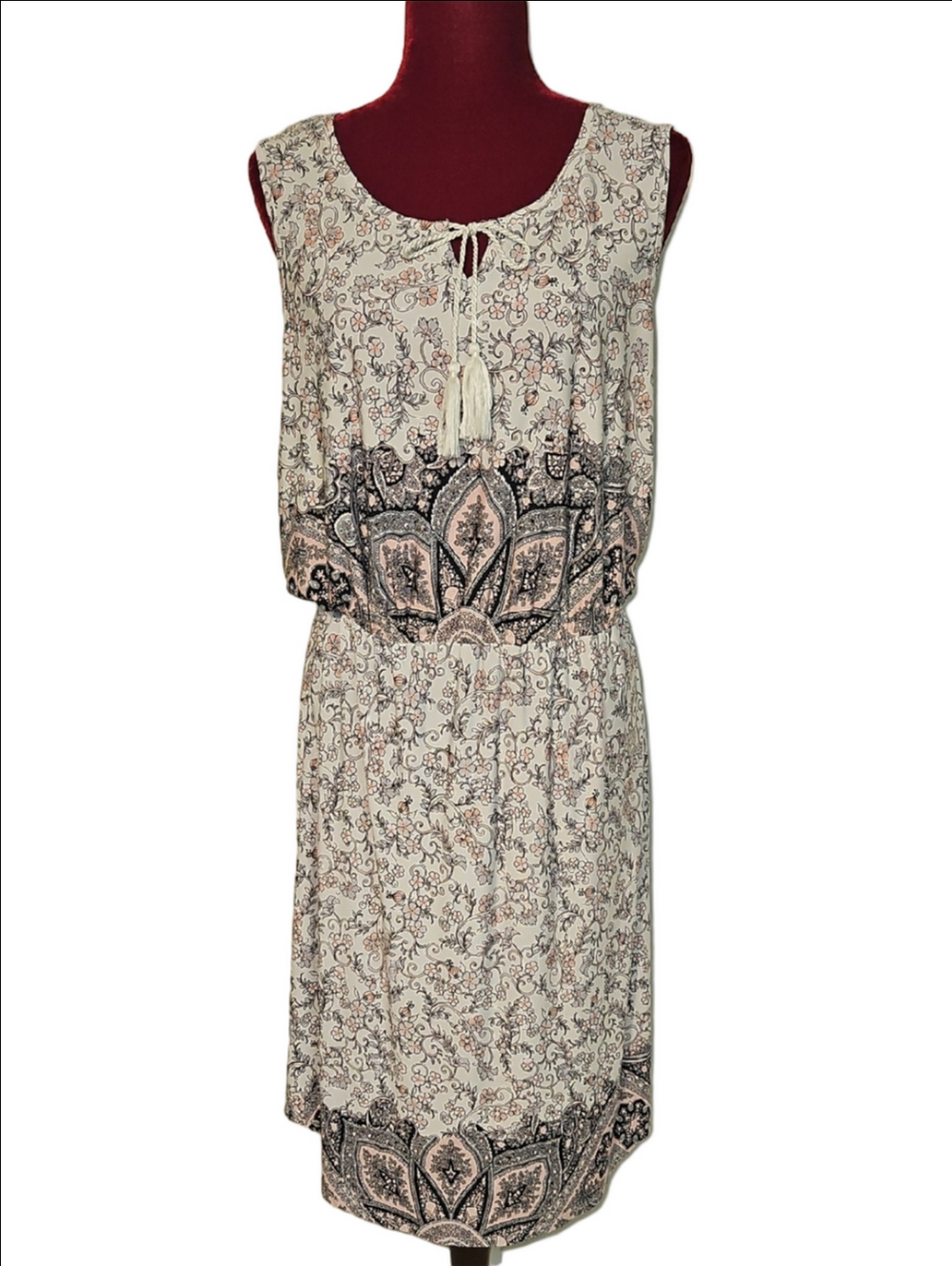 Sleeveless Tassel Tie Paisley Print Dress in Cream and Black